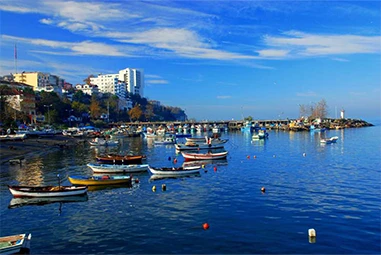 Akçakoca: Hem Yerel Yaşamın Hem Turizmin Cazibe Noktası